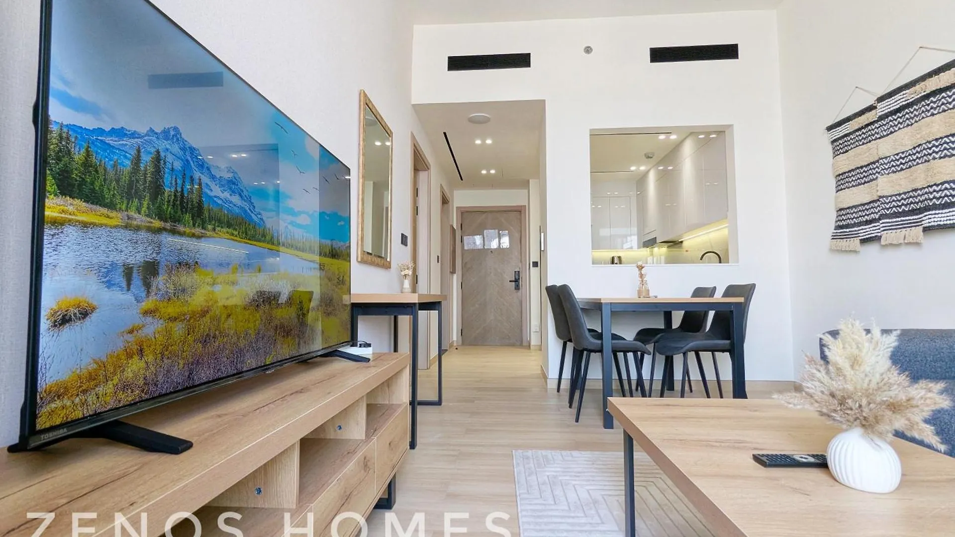 Luna Haven Retreat, Fully Furnished Luxury 1Bh In Jvc, Close By Circle Mall Dubai Apartment
