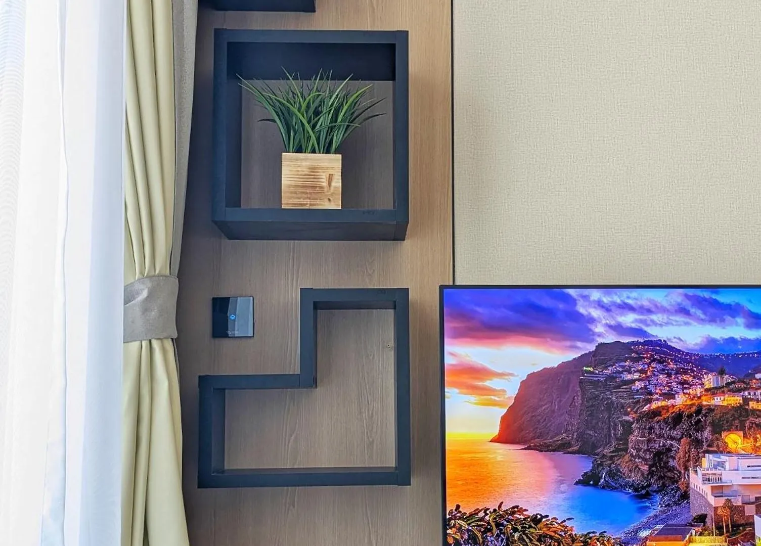 Luna Haven Retreat, Fully Furnished Luxury 1Bh In Jvc, Close By Circle Mall Dubai 0*,